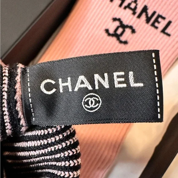 NIB CHANEL 24C Pink Leg Warmers with Black embroidered CHANEL logo NWT Authentic - Picture 5 of 9